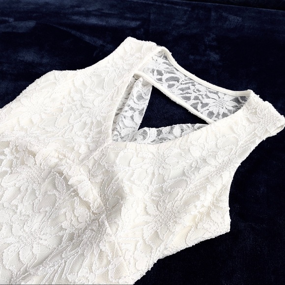 MARINA | ivory floral lace V-neck slit bridal gown - Picture 3 of 8